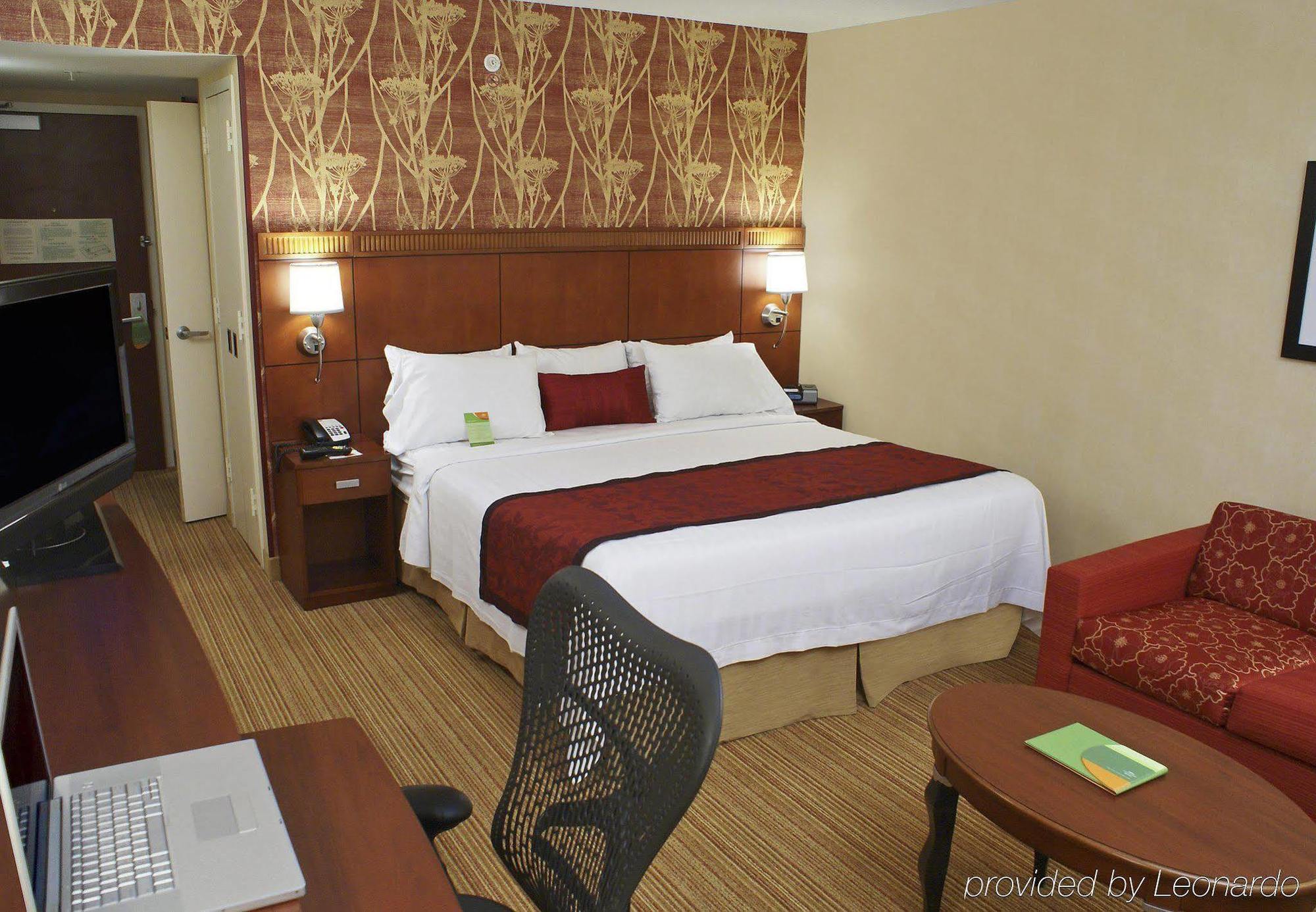 Courtyard By Marriott Silver Spring Downtown Room photo